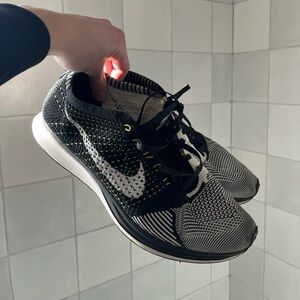 Nike Flyknit Racer Running Shoes Men Size 12 Black White 526628-011 Oreo